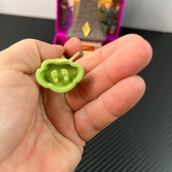 Disney Frozen Mini Playset With Anna Figure & Furniture Case with Handle - Picture 4 of 14